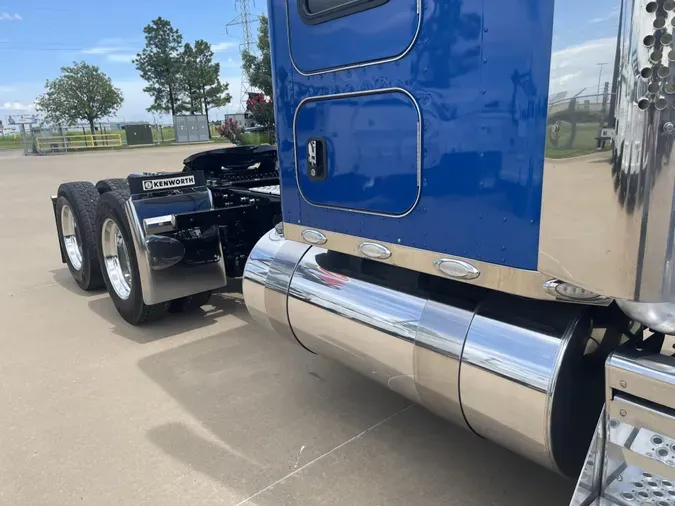 2022 Kenworth W900
