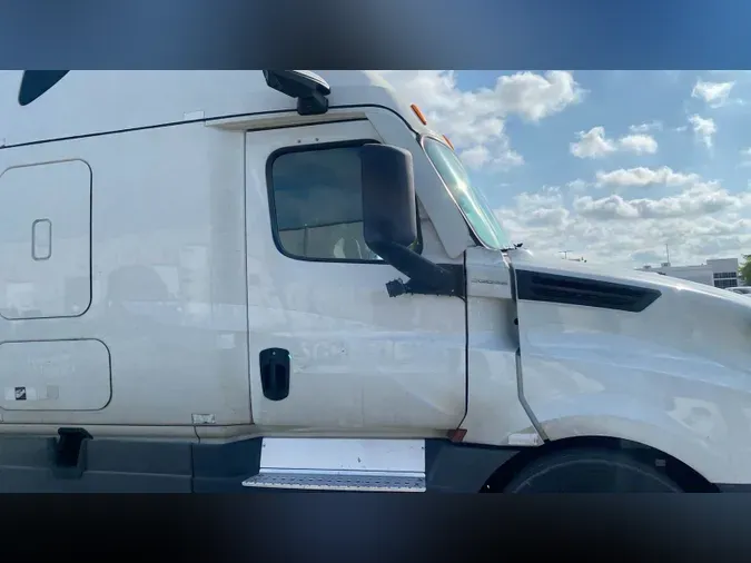 2023 Freightliner Cascadia 126