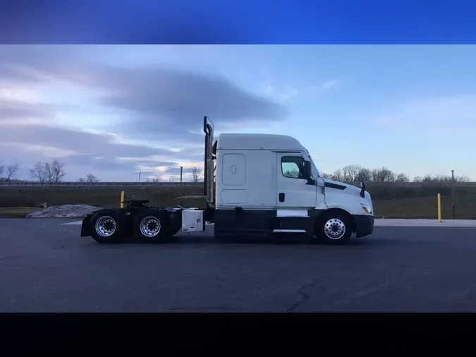 2021 Freightliner Cascadia 126