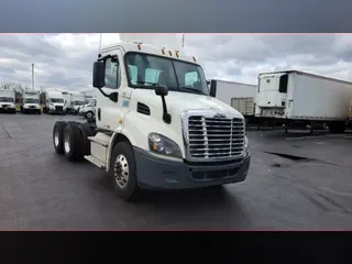 2016 FREIGHTLINER X11364ST