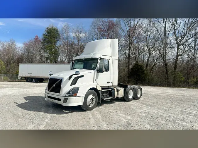 2015 Volvo VNL300