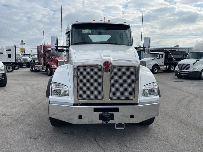 2025 Kenworth T880