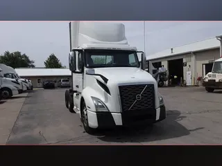 2019 Volvo VNL300