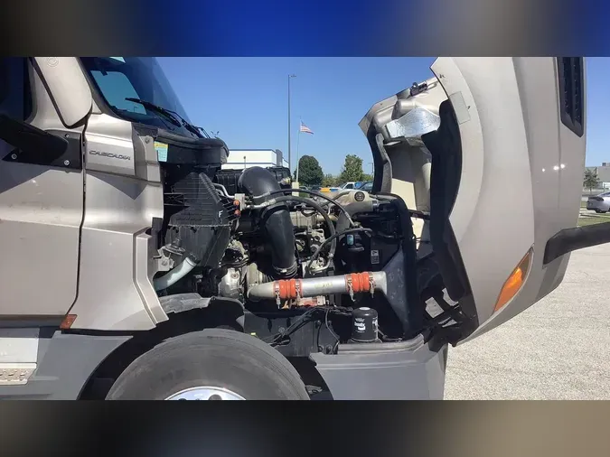 2025 Freightliner Cascadia 126