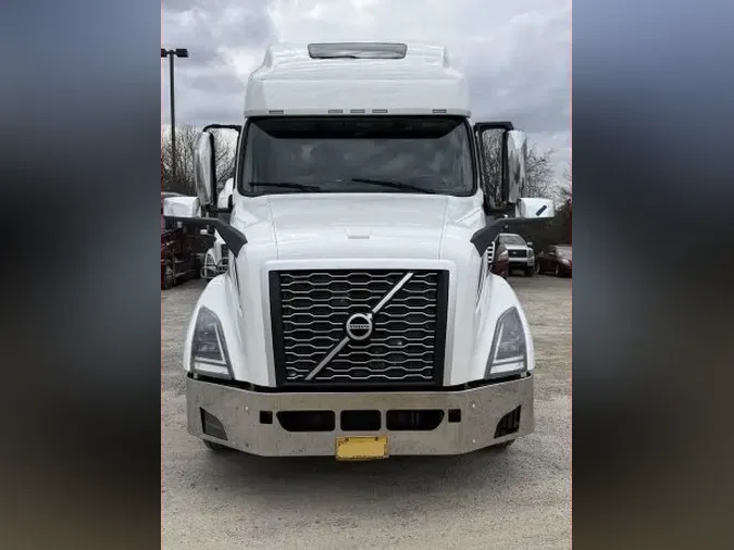 2021 VOLVO VNL64T760