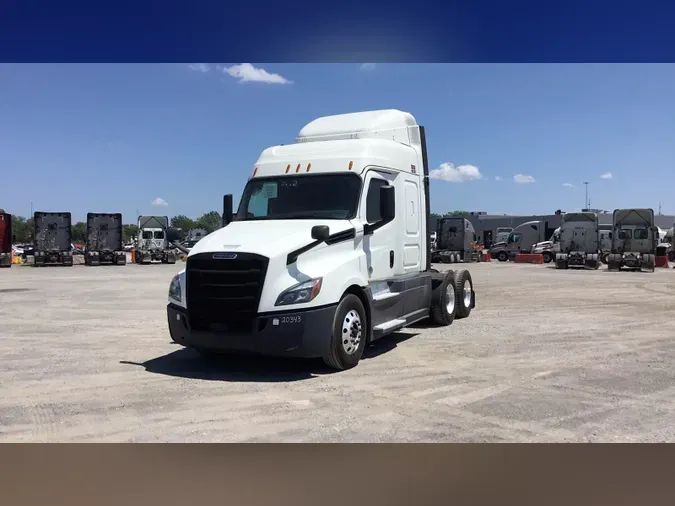 2020 Freightliner Cascadia 126