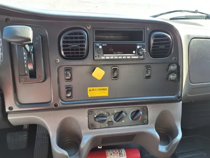 2016 FREIGHTLINER M2 106
