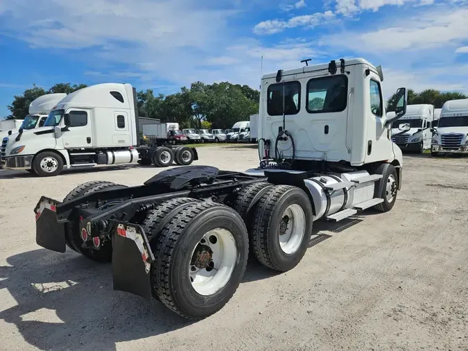 2020 FREIGHTLINER/MERCEDES NEW CASCADIA 1168bb37c9981c741d87700098e2f49c72d