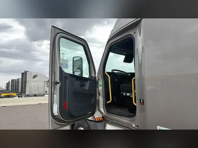 2025 Freightliner Cascadia 126