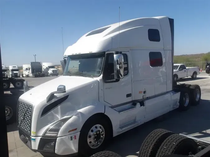 2021 VOLVO VNL860