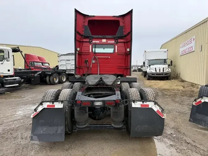 2022 VOLVO VNR64T300