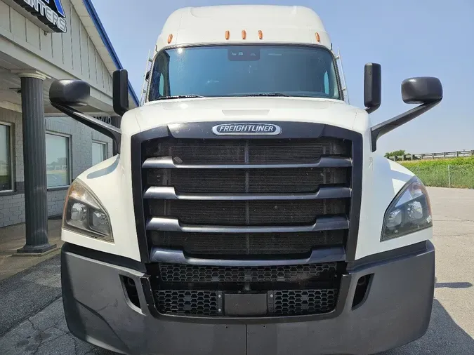 2021 FREIGHTLINER Cascadia 126