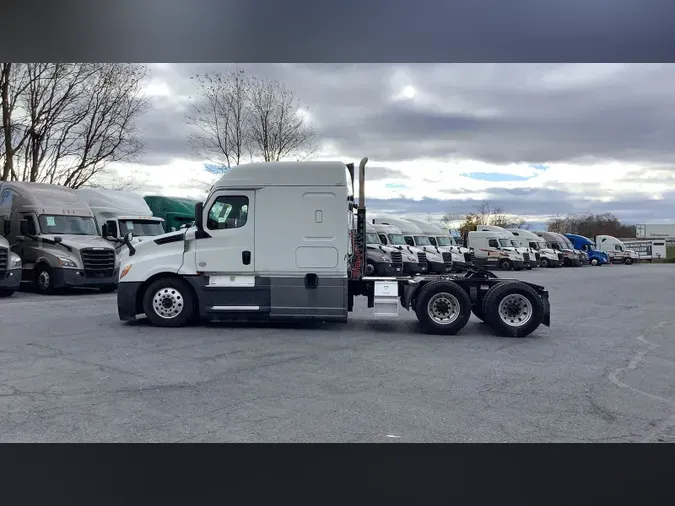 2020 Freightliner Cascadia 1268bbe2154517ce301607764bec17e76fa