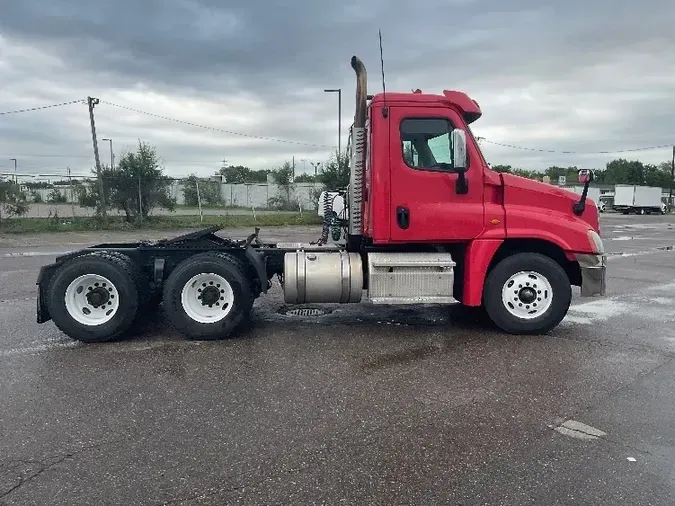 2018 Freightliner X12564ST