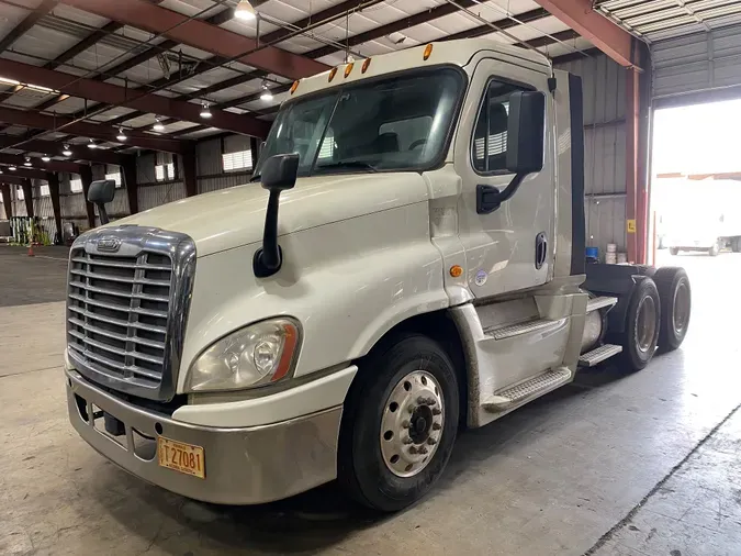 2015 FREIGHTLINER/MERCEDES CASCADIA 125