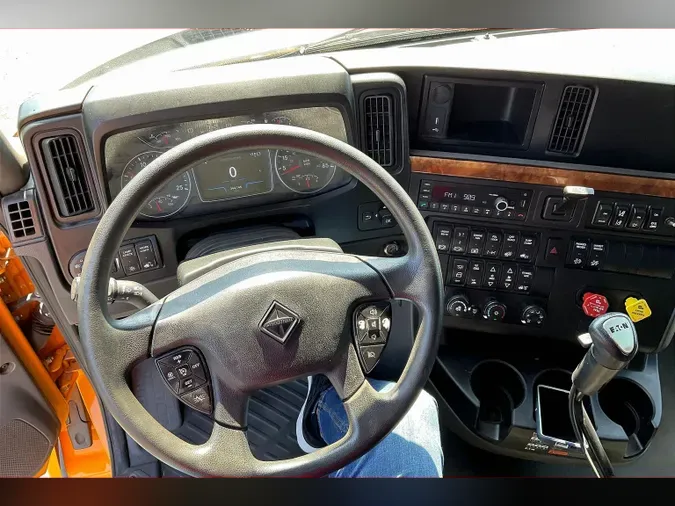 2022 INT LT625 6x4
