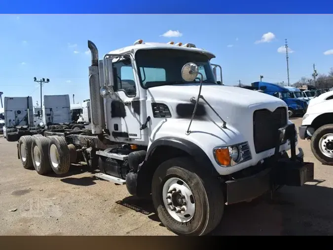 2005 MACK GRANITE CV713