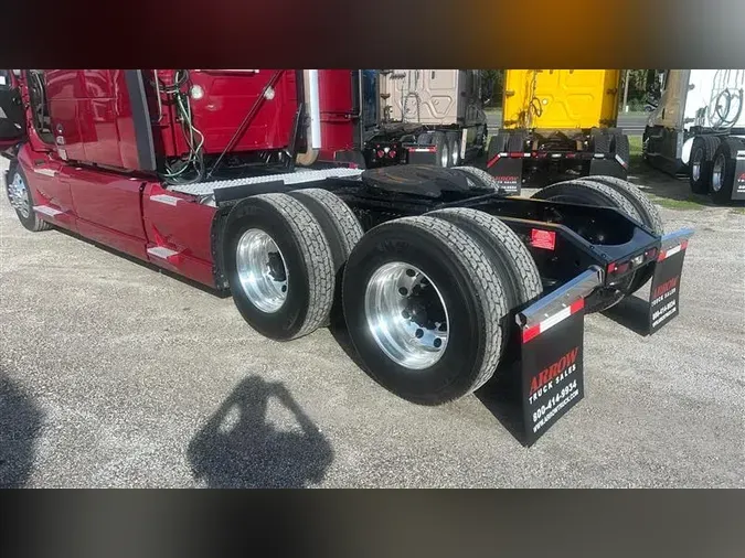2020 VOLVO VNL860