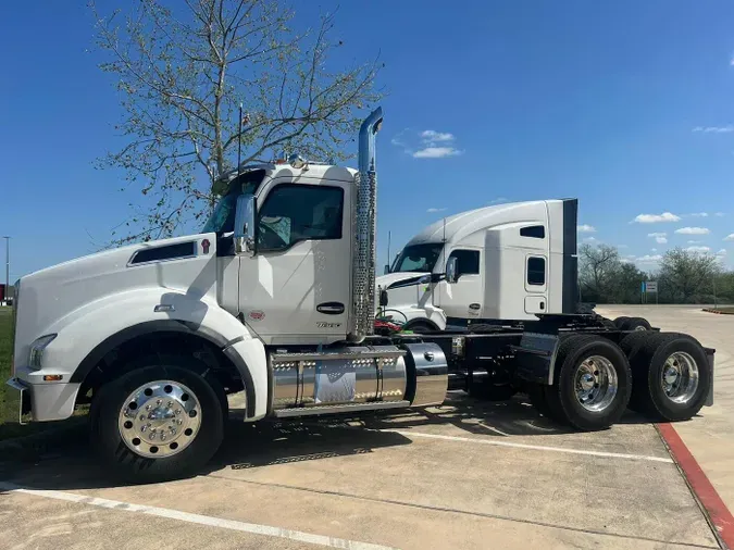 2025 Kenworth T880