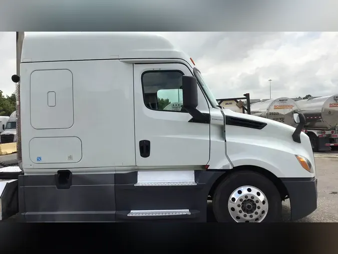 2019 Freightliner Cascadia 126