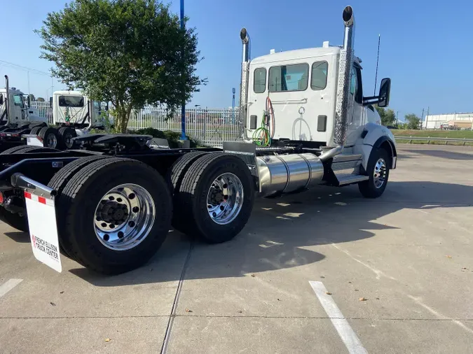2026 Kenworth T880