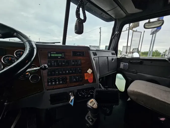 2011 WESTERN STAR 4900