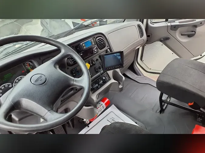2019 FREIGHTLINER/MERCEDES M2 106