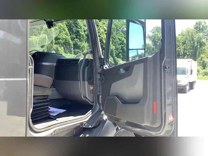 2022 Volvo VNL760