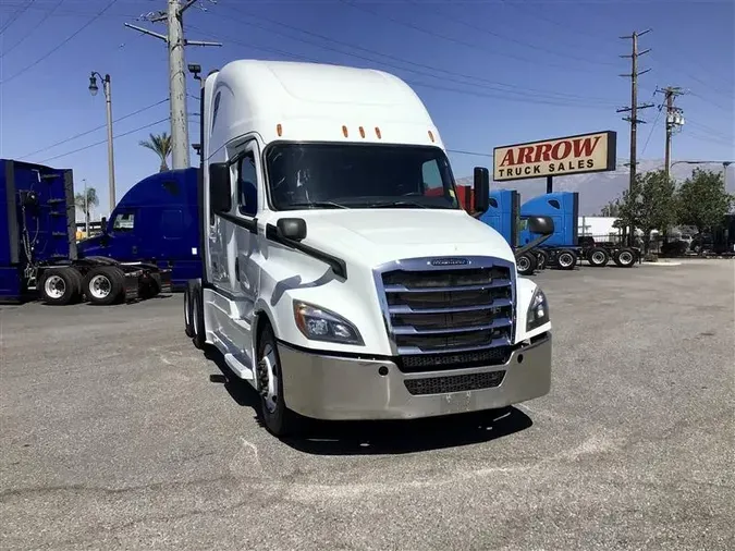 2020 FREIGHTLINER CASCADEVO1