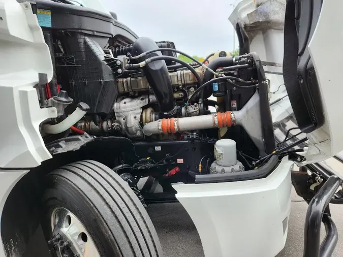 2021 FREIGHTLINER Cascadia 126