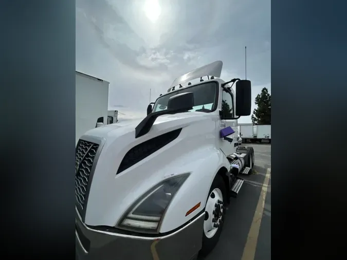 2019 VOLVO VNL64T-300