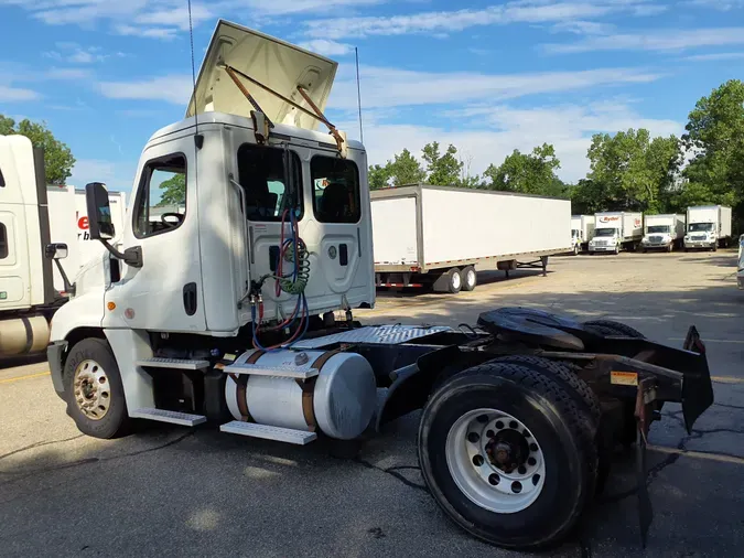 2016 FREIGHTLINER/MERCEDES CASCADIA 125