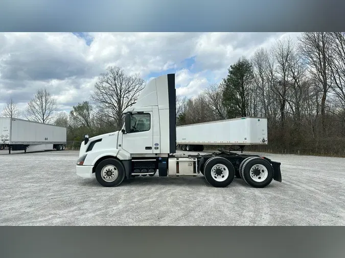 2015 Volvo VNL300