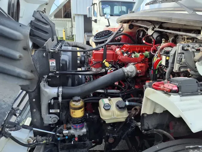 2015 FREIGHTLINER M2 106