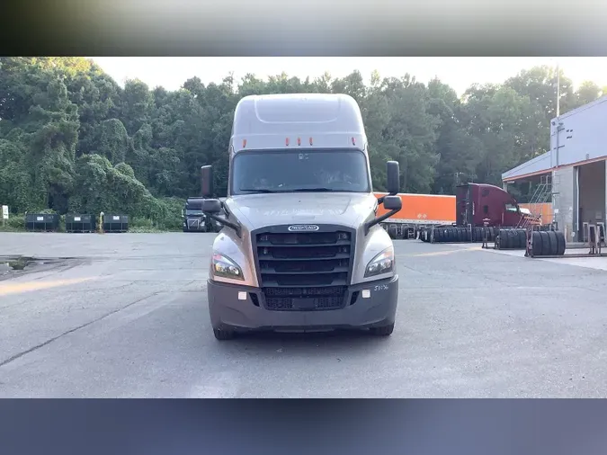 2020 Freightliner Cascadia 126