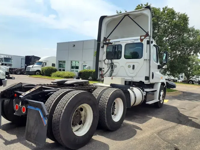 2018 FREIGHTLINER CASCADIA 113" DAYCAB