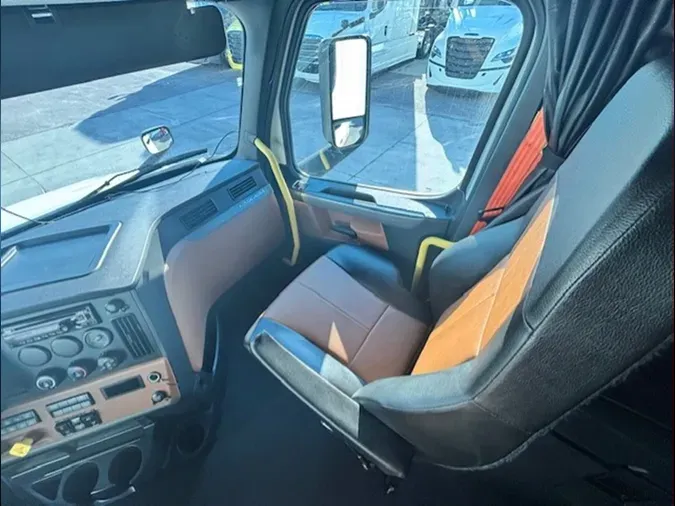 2020 Freightliner Cascadia 126