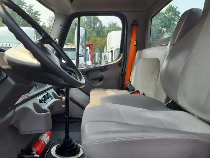 2019 FREIGHTLINER M2 106