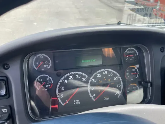 2016 FREIGHTLINER M2 106