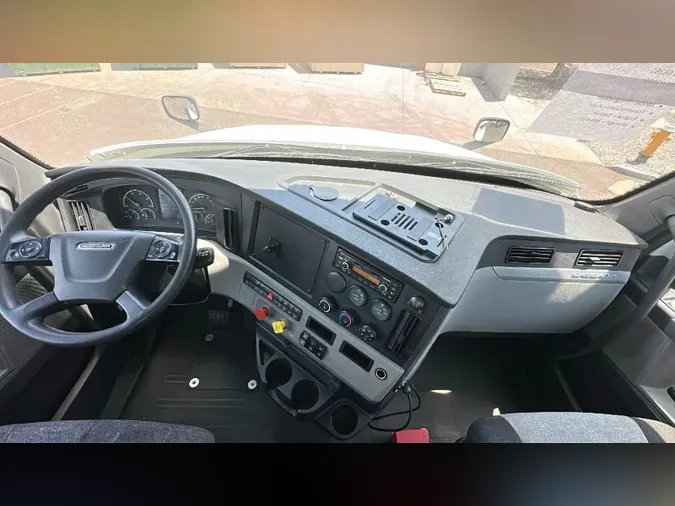2019 Freightliner Cascadia 126