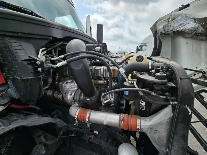 2021 FREIGHTLINER CASCADIA CA126