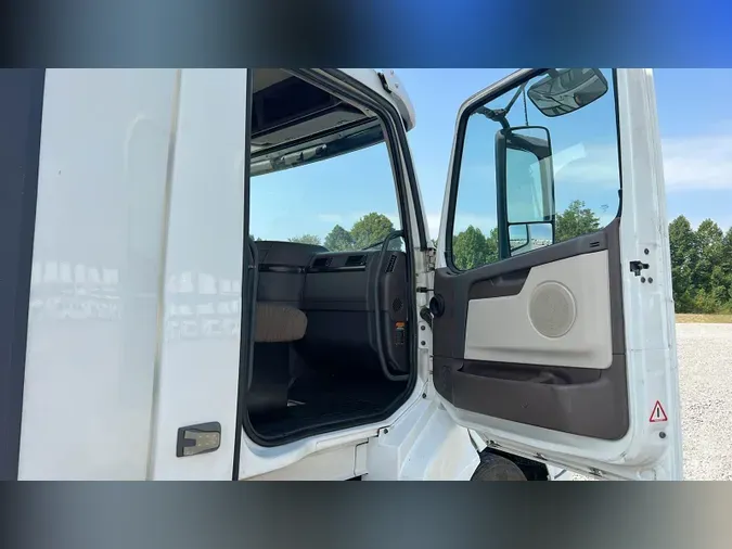 2016 Volvo VNL300