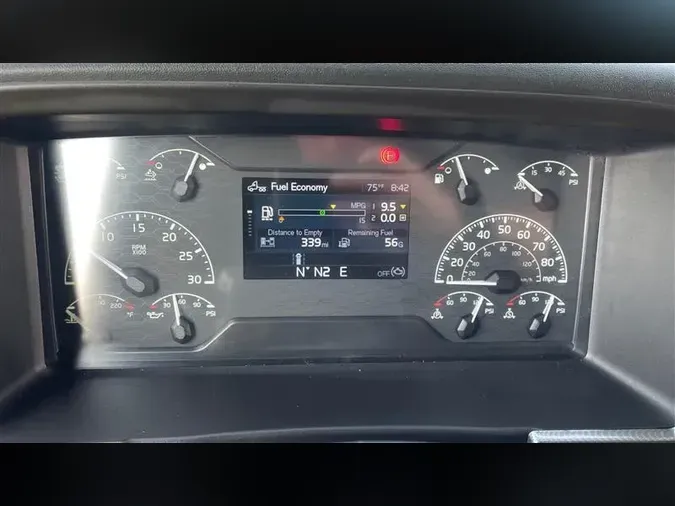 2022 VOLVO VNL760