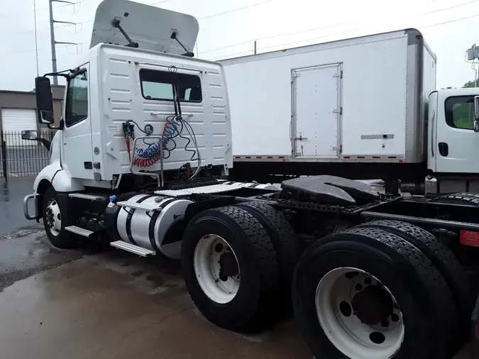 2019 VOLVO VNL64T-300