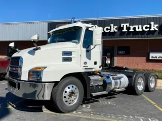 2022 Mack AN64T M742