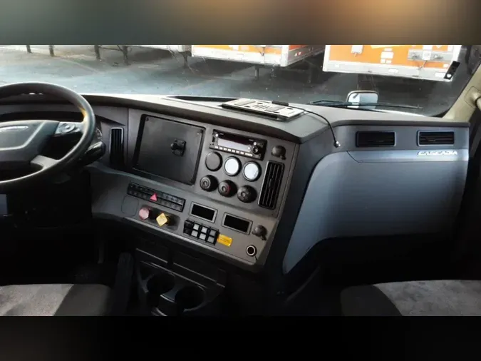 2021 Freightliner Cascadia 126