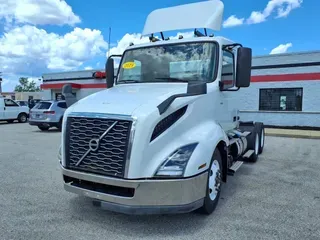 2019 VOLVO VNL64T-300