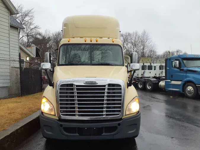 2015 FREIGHTLINER/MERCEDES CASCADIA 125