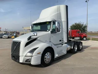 2018 VOLVO VNL64T300