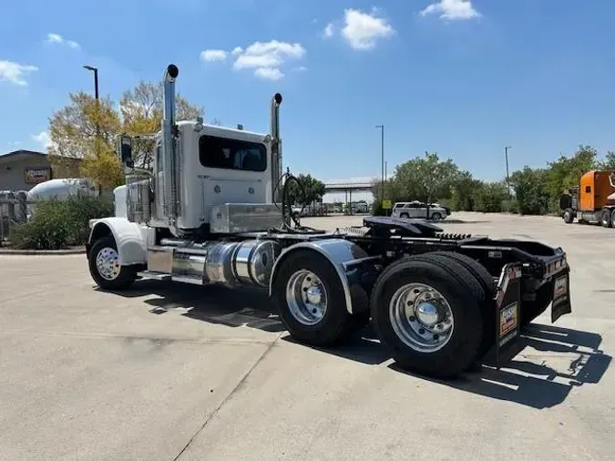 2022 Peterbilt 389